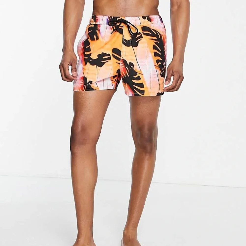 (A2) ASOS DESIGN swim shorts with abstract‎ leaf print short length, Size L, NEW